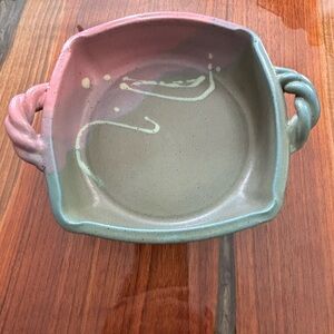 COPY - Vintage North Carolina Hilton pottery square bowl approx 5 1/2 X 6 in